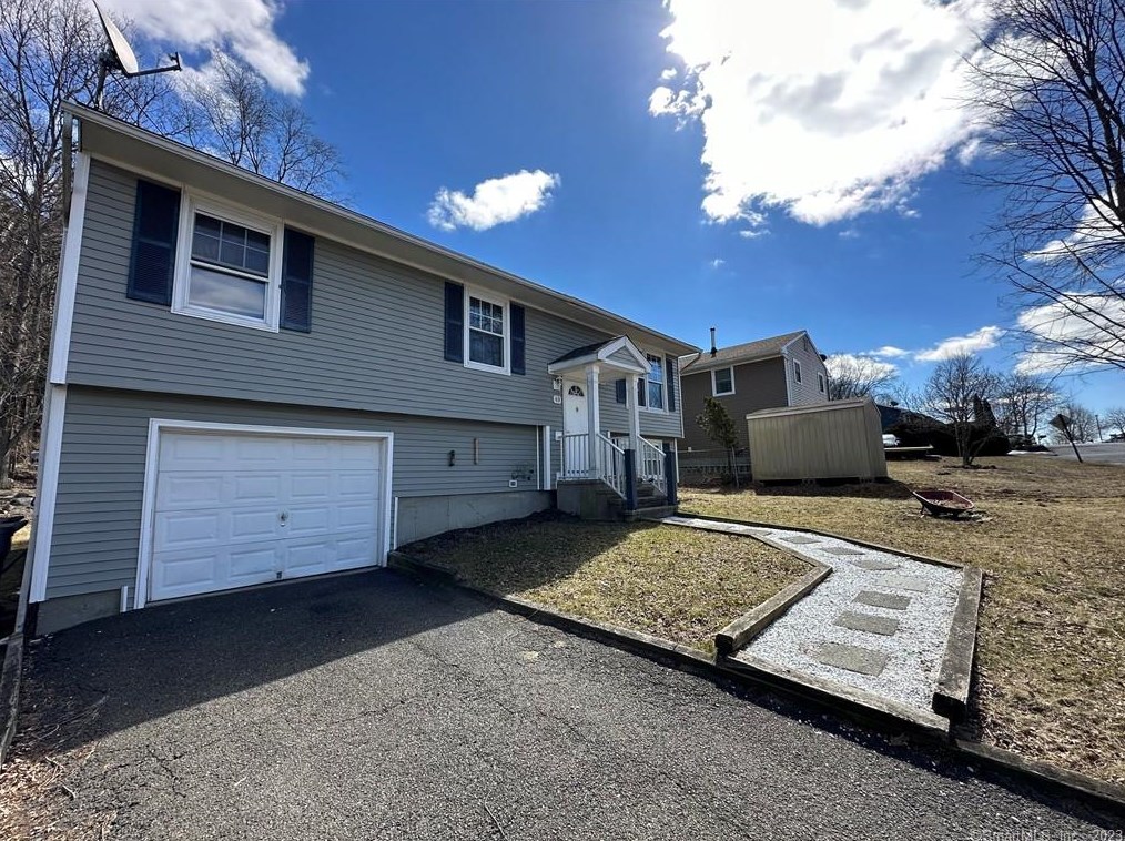 49 Tudor Ln, Union City, CT 06770