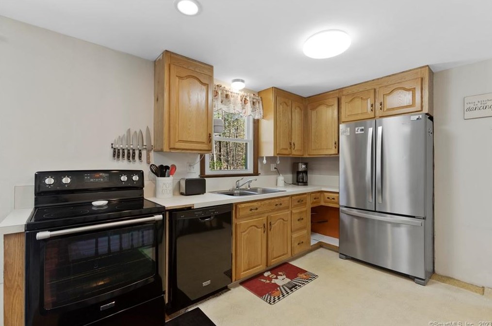 384 Crystal Lake Rd, Tolland CT  06084-2101 exterior