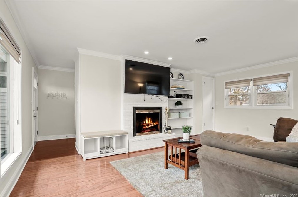 45 Drumlin Rd, Westport CT  06880-6126 exterior