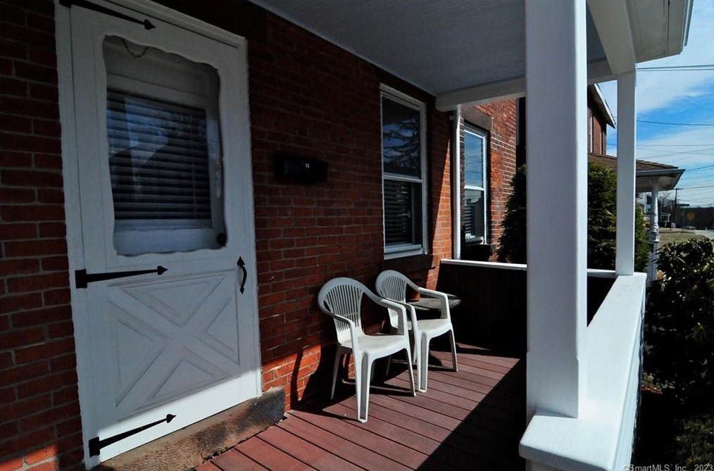 33 Grove St, Windsor Locks, CT 06096