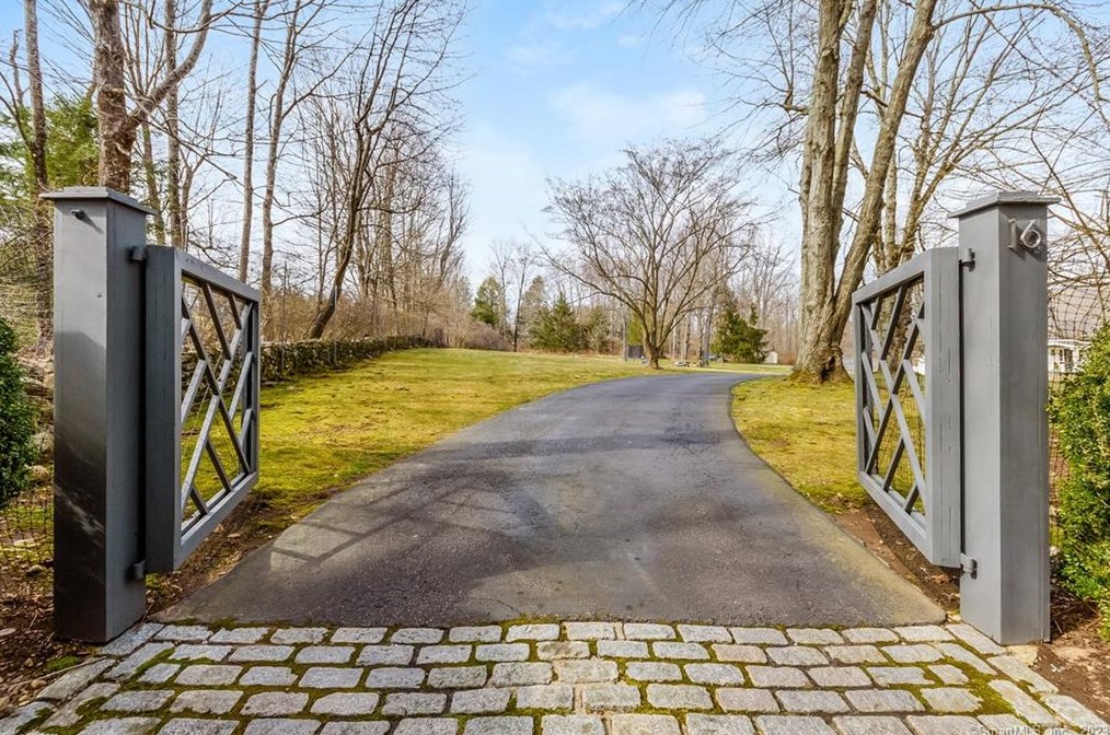 16 Overidge, Wilton, CT 06897