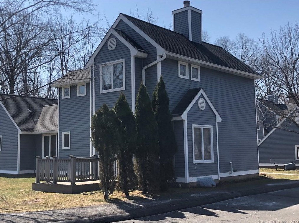 66 Rosemary Ln, Hartford, CT 06111-1839