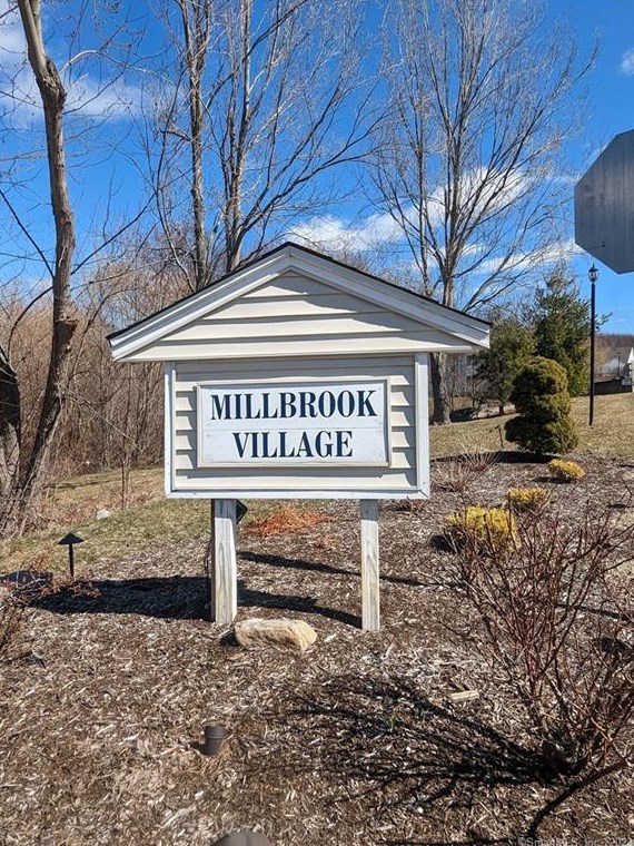 39 Millbrook Ct, Hartford, CT 06111-2074