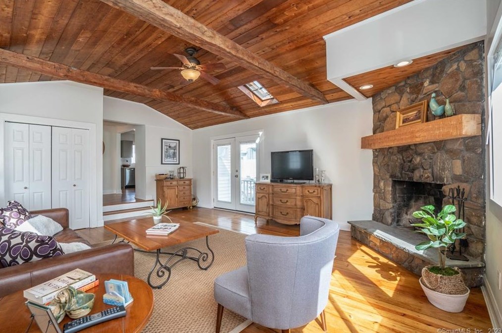 65 Naubuc Ave, Glastonbury, CT 06033