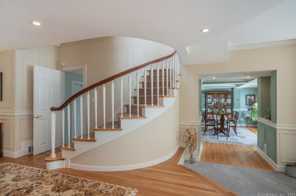 17 Mountain Terrace Rd, Hartford, CT 06107-1531