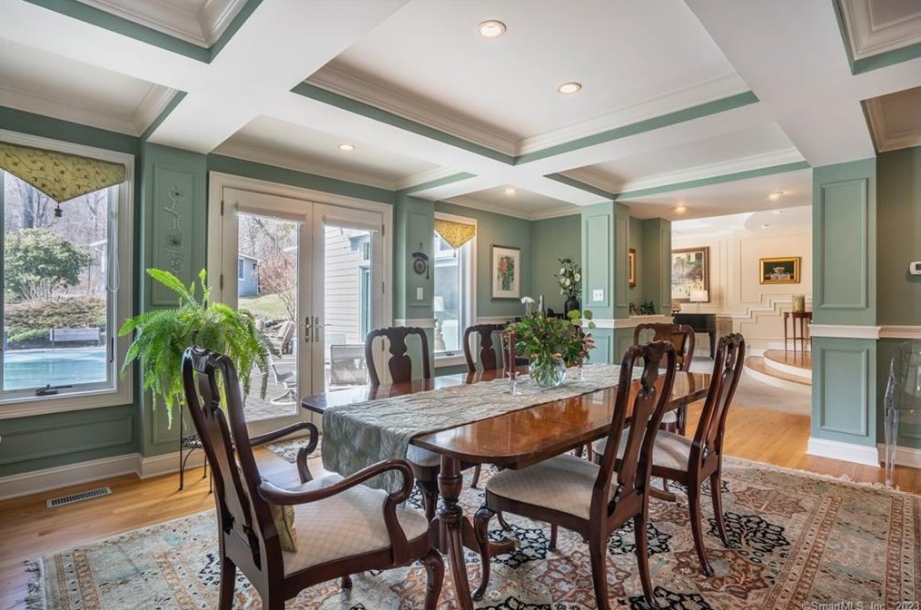 17 Mtn Ter Rd, Hartford CT 06107-1531 exterior