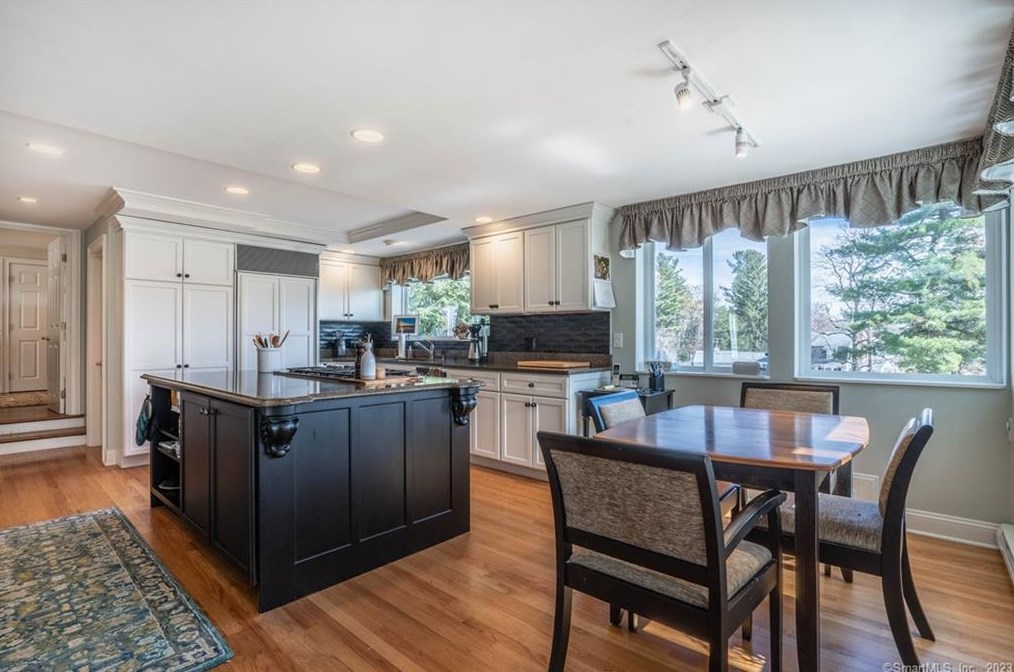 17 Mtn Ter Rd, Hartford CT 06107-1531 exterior