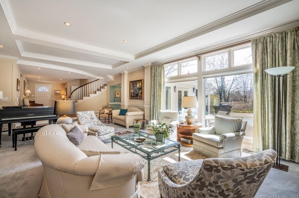 17 Mtn Ter Rd, Hartford CT 06107-1531 exterior