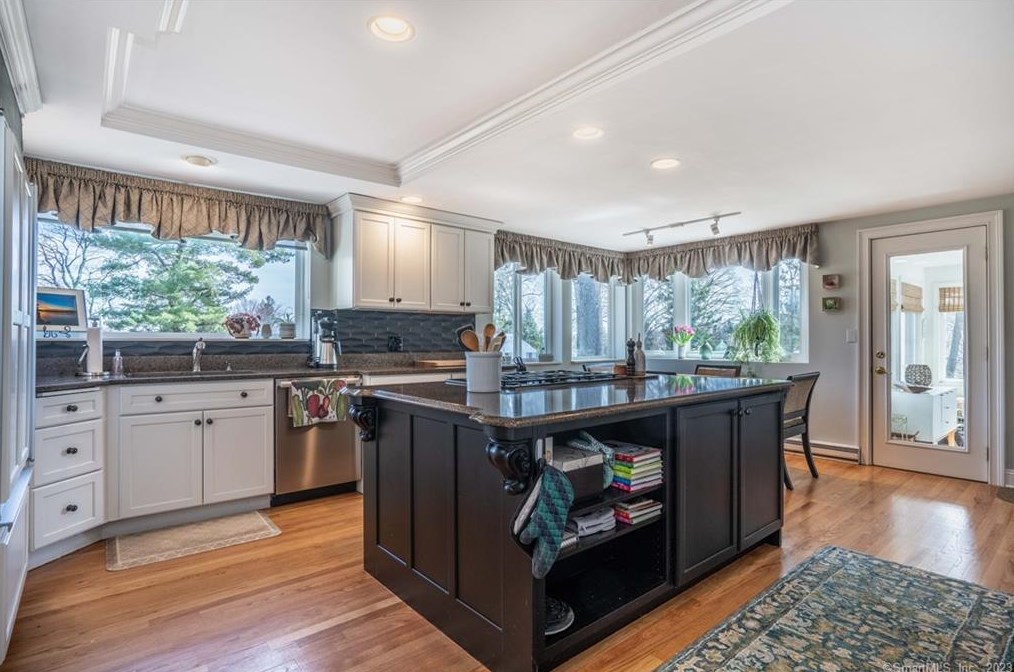 17 Mtn Ter Rd, Hartford CT 06107-1531 exterior