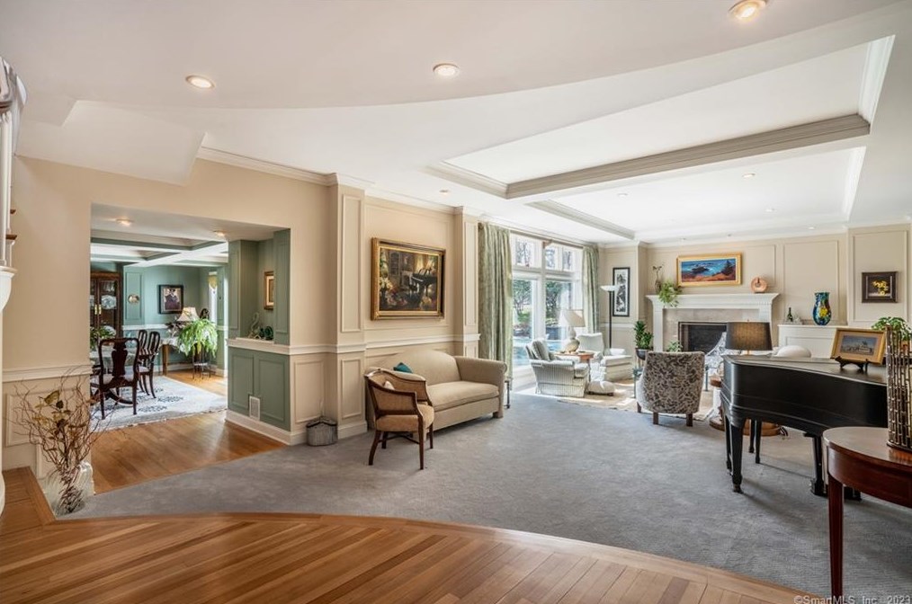 17 Mtn Ter Rd, Hartford CT 06107-1531 exterior