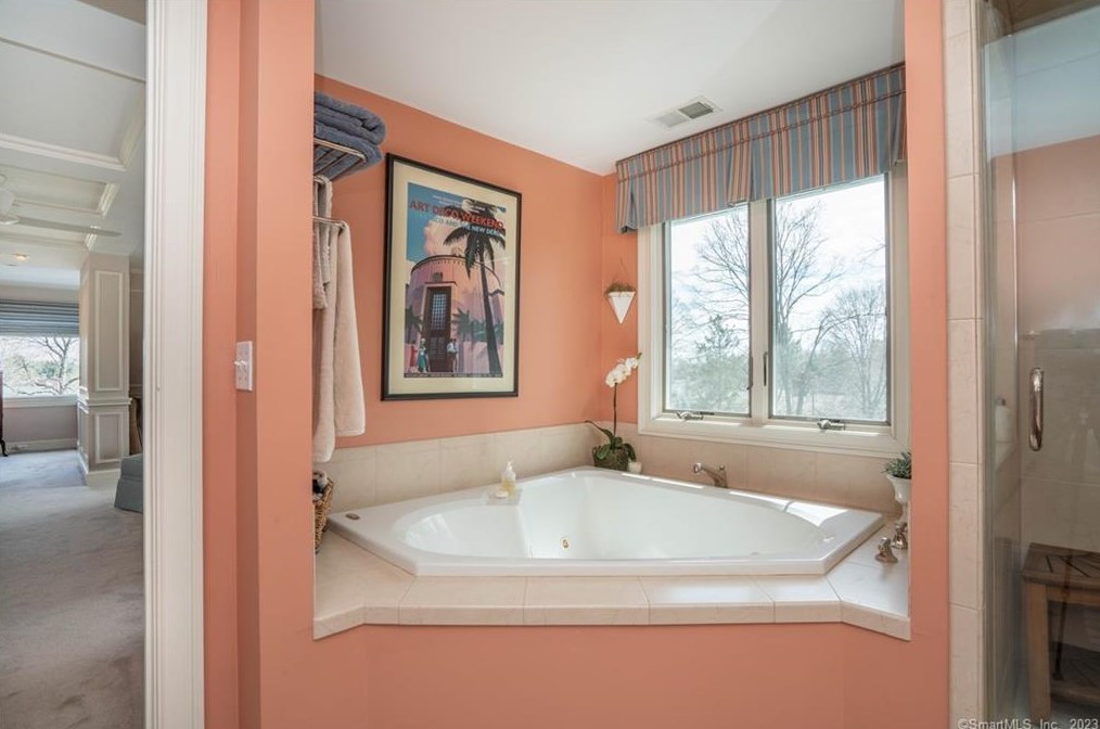 17 Mtn Ter Rd, Hartford CT 06107-1531 exterior