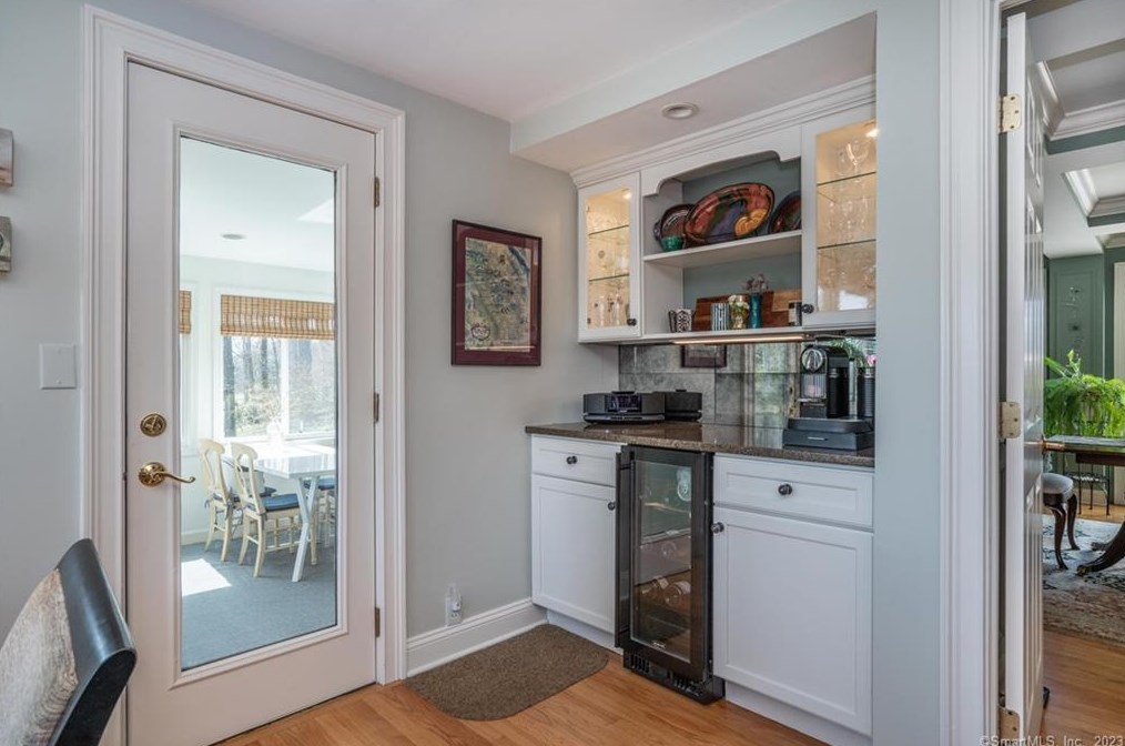 17 Mtn Ter Rd, Hartford CT 06107-1531 exterior