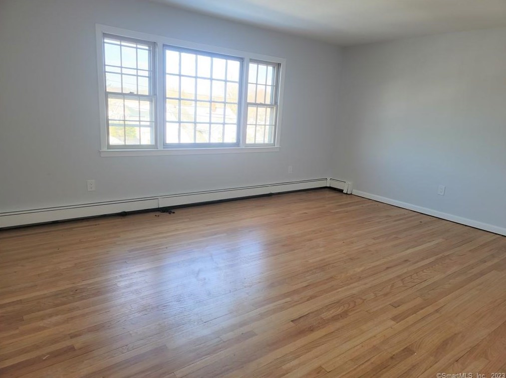 181 Longview Ave, Fairfield CT  06824-6126 exterior