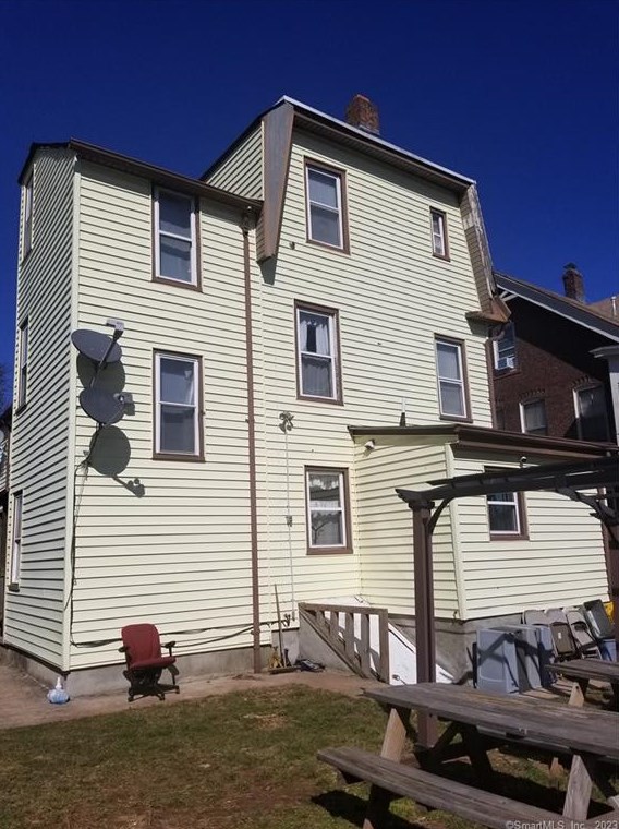 19 Pearl St, New Britain CT  06051-2610 exterior