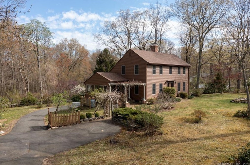 217 Jackson Rd, Higganum, CT 06441