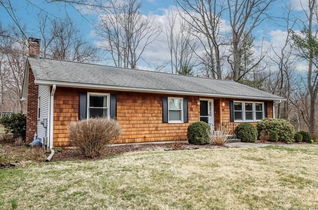 28 Meetinghouse Ter, Northville, CT 06776-5118