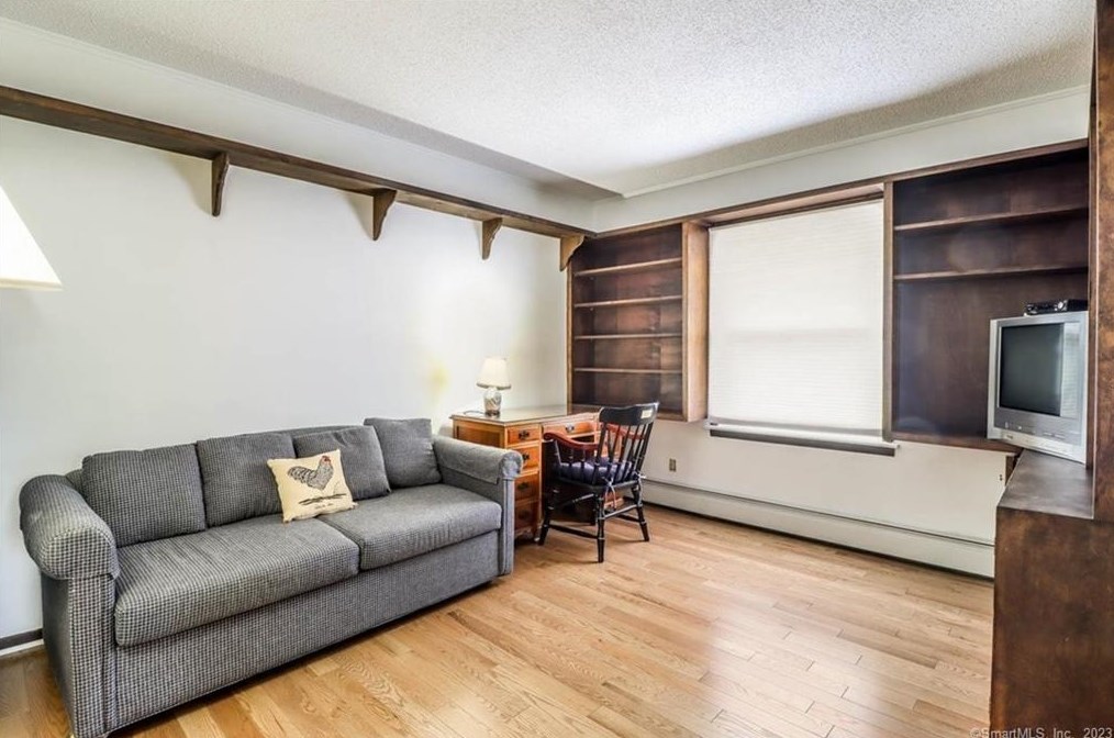 28 Meetinghouse Ter, Northville CT  06776-5118 exterior