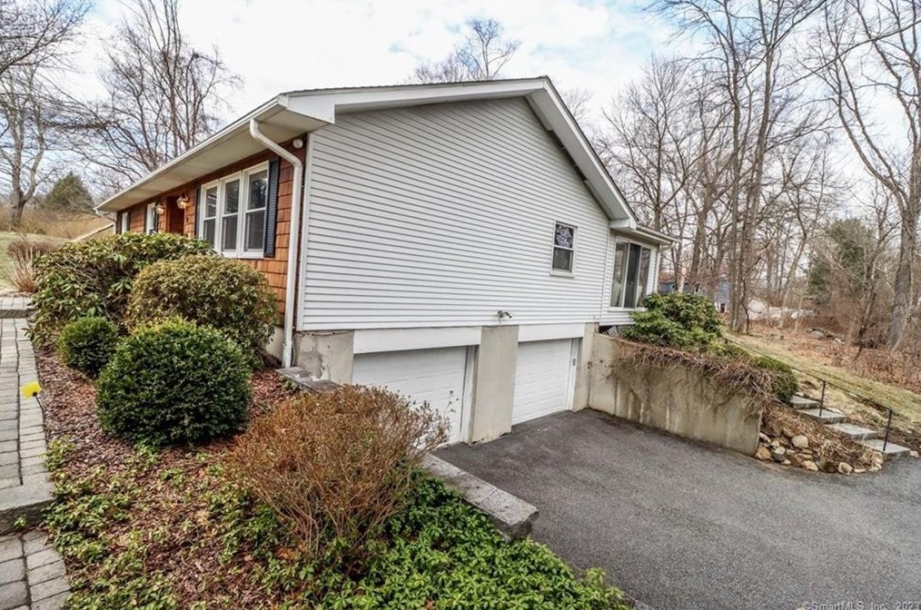 28 Meetinghouse Ter, Northville CT  06776-5118 exterior