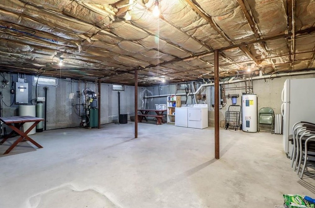 28 Meetinghouse Ter, Northville CT  06776-5118 exterior