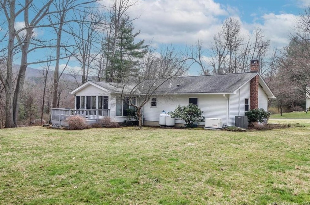 28 Meetinghouse Ter, Northville CT  06776-5118 exterior