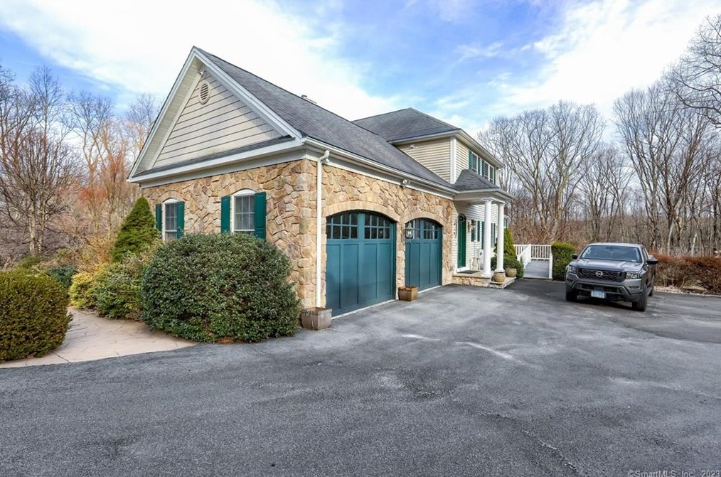 89 Northgate Rd, Woodbury, CT 06798