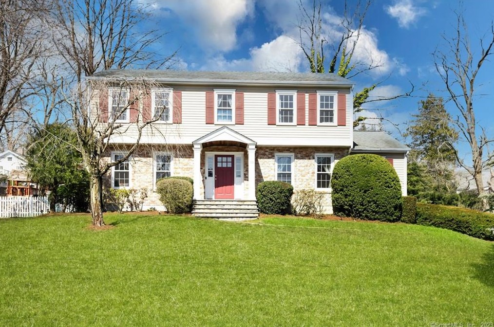 33 Fairview Ave, Tokeneke, CT 06820 exterior