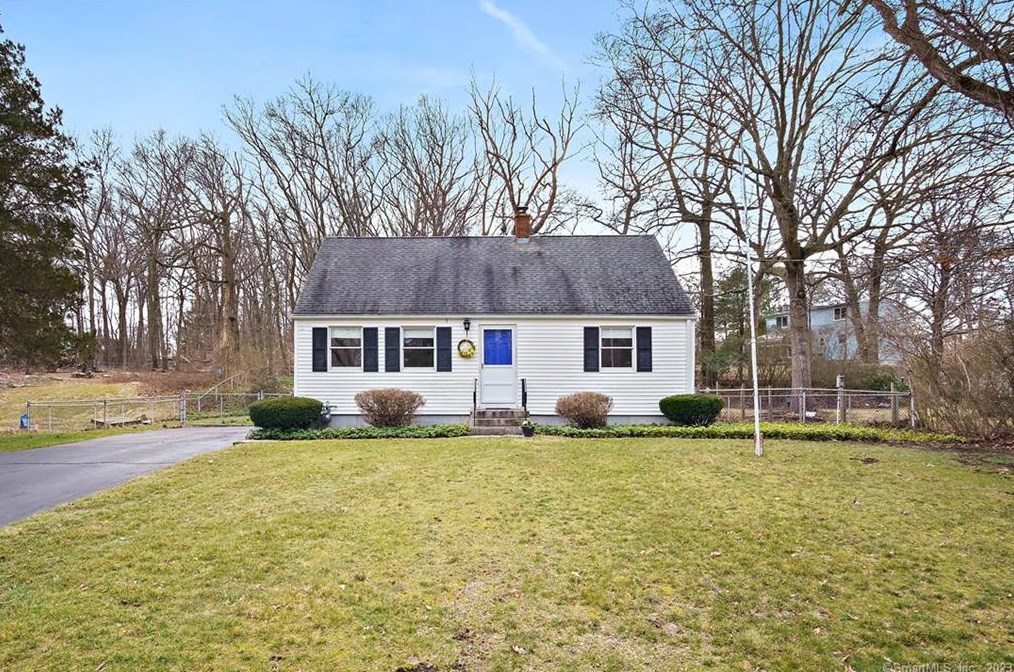 40 Georgia Rd, Chesterfield, CT 06370-1524