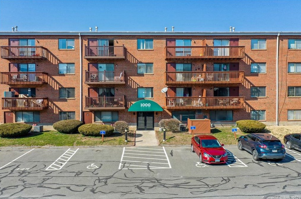 1113 Harbor View Dr, Rocky Hill, CT 06067-1536