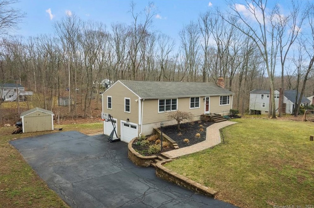 184 Crestwood Dr, Guilford, CT 06437