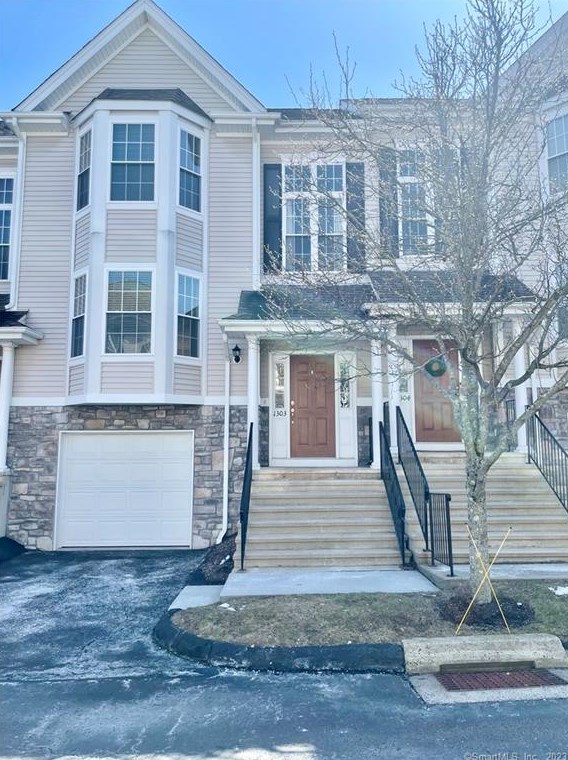1303 Briar Woods Ln Unit 1303, Danbury, CT