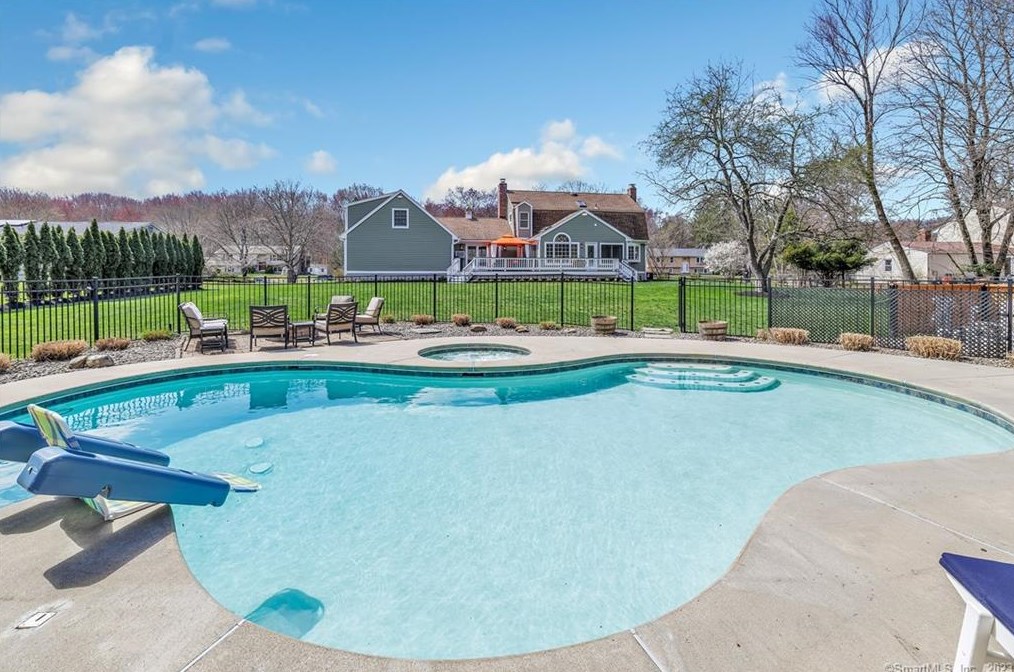 48 Old Castle Dr, Upper Stepney, CT 06468