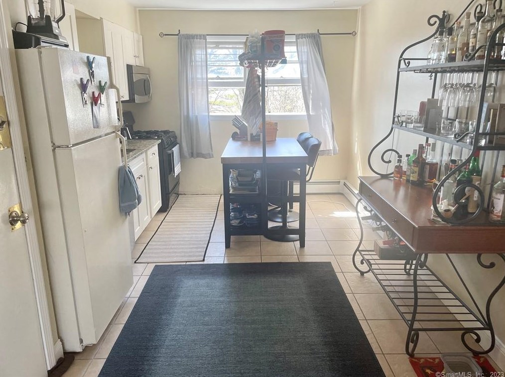 55 Oak Ridge Dr #60, New Haven, CT 06513