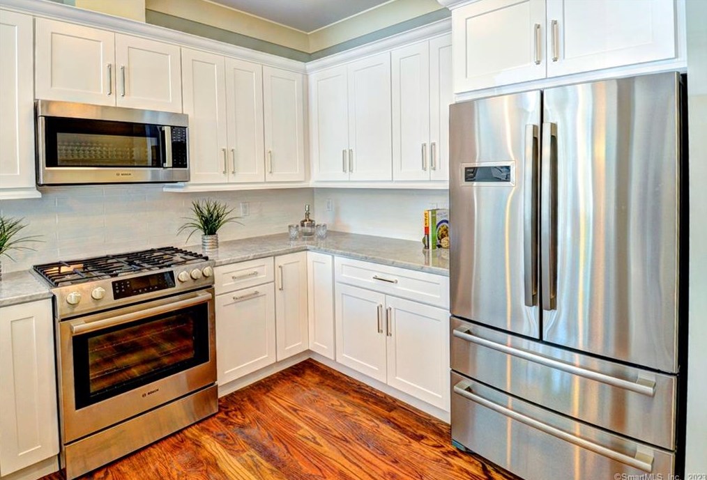 77 Leroy Ave #205, Tokeneke, CT 06820