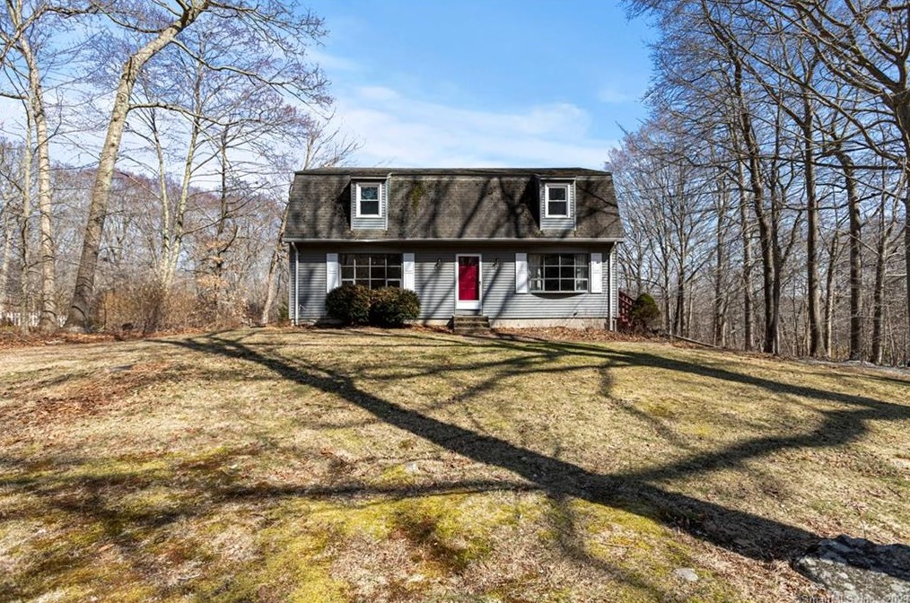 17 Huntington, Gales Ferry, CT 06339