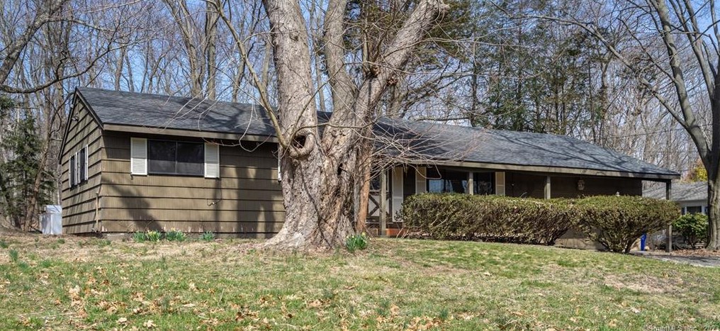 43 Mohawk Dr, Norwalk, CT 06851