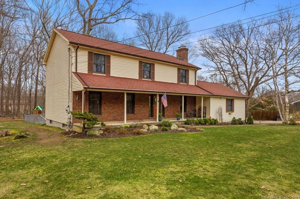 21 Barton Ln, Gales Ferry, CT 06339