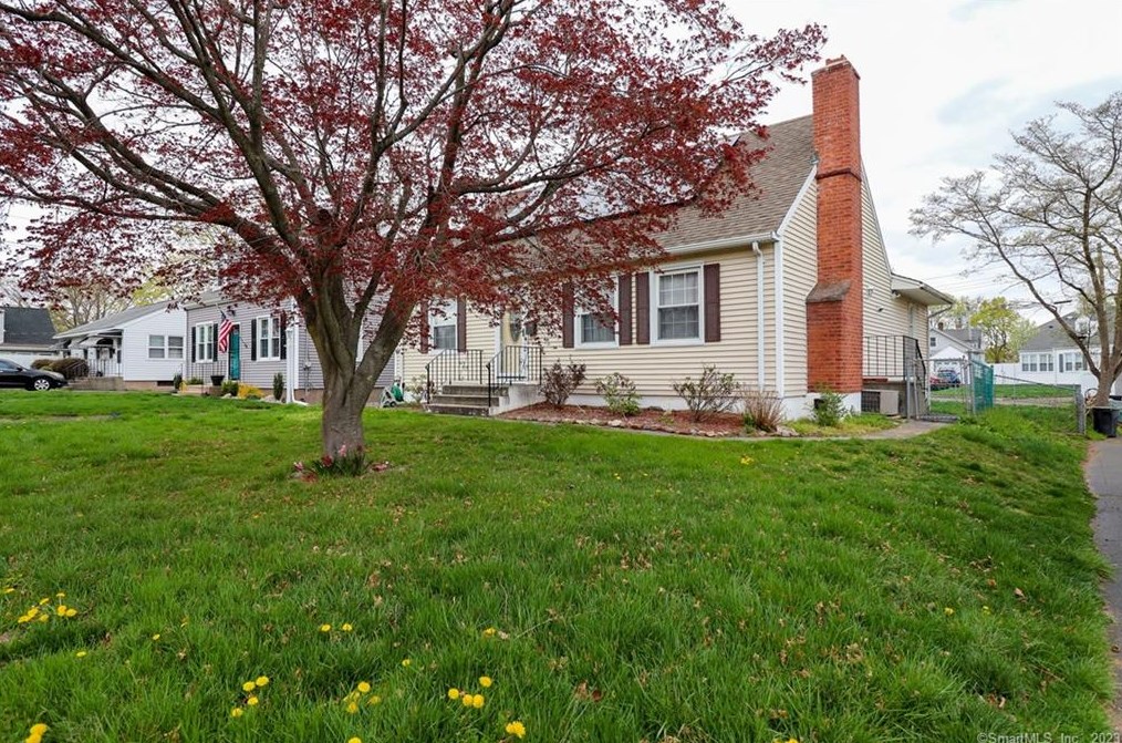 21 Dwight Pl, New Haven, CT 06512 exterior