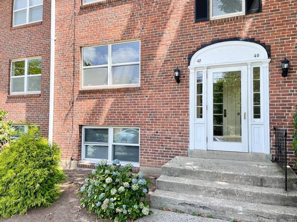 42 Arnold Way #1a, Hartford, CT 06119