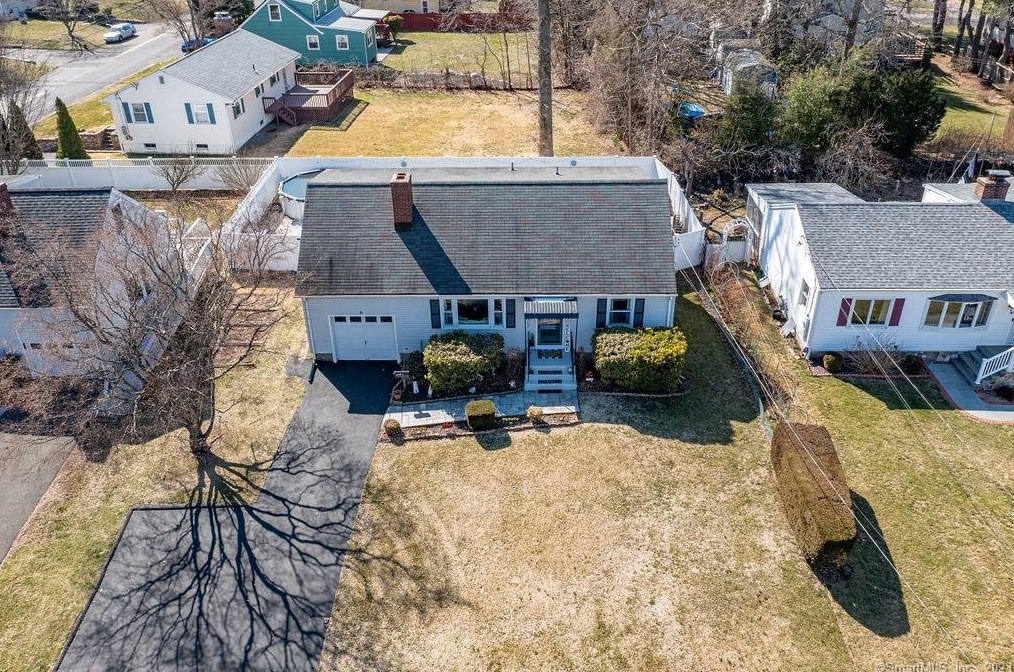 6 Shamrock Ln, Norwalk, CT 06850
