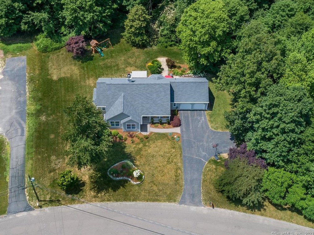 62 Chardonnay Ln, Tolland, CT 06084 exterior