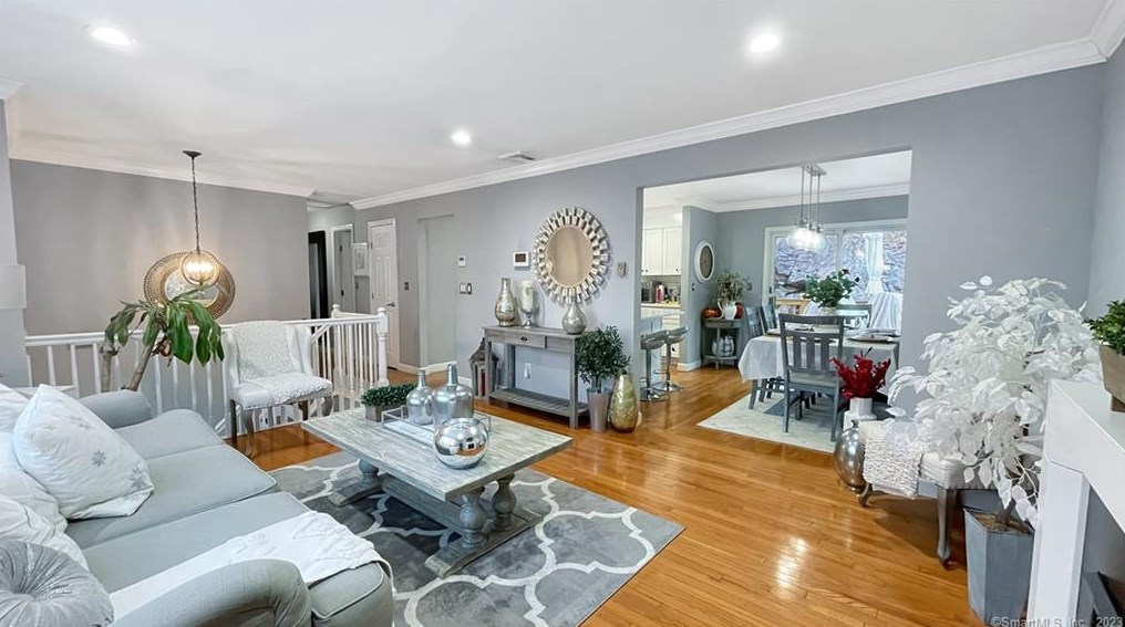 21 Ole Musket Ln, Danbury, CT 06810