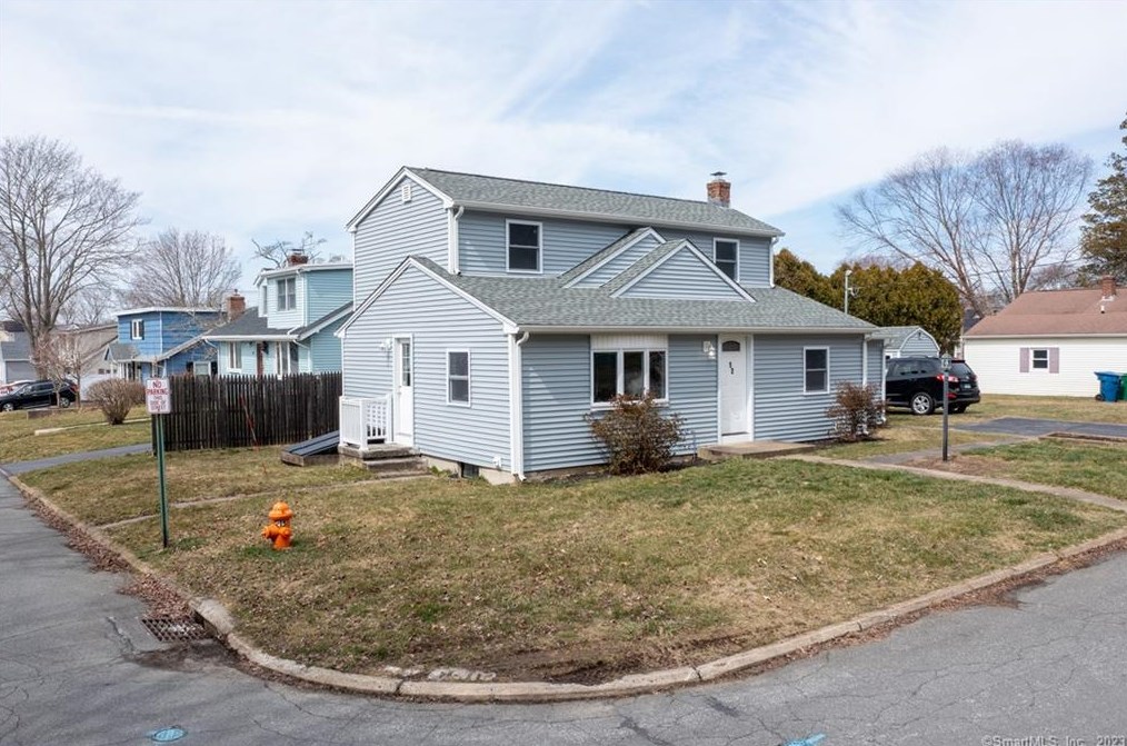12 E Bishop St, Waterford, CT 06385