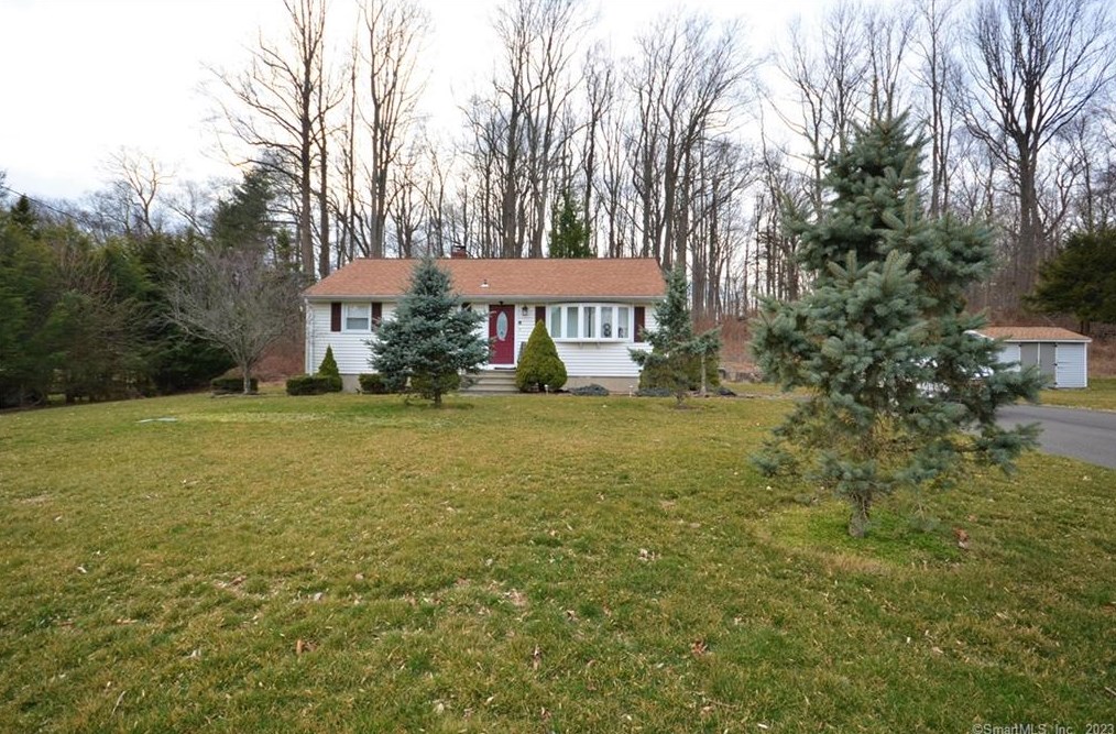 20 Country Ridge Dr, Huntington, CT 06484
