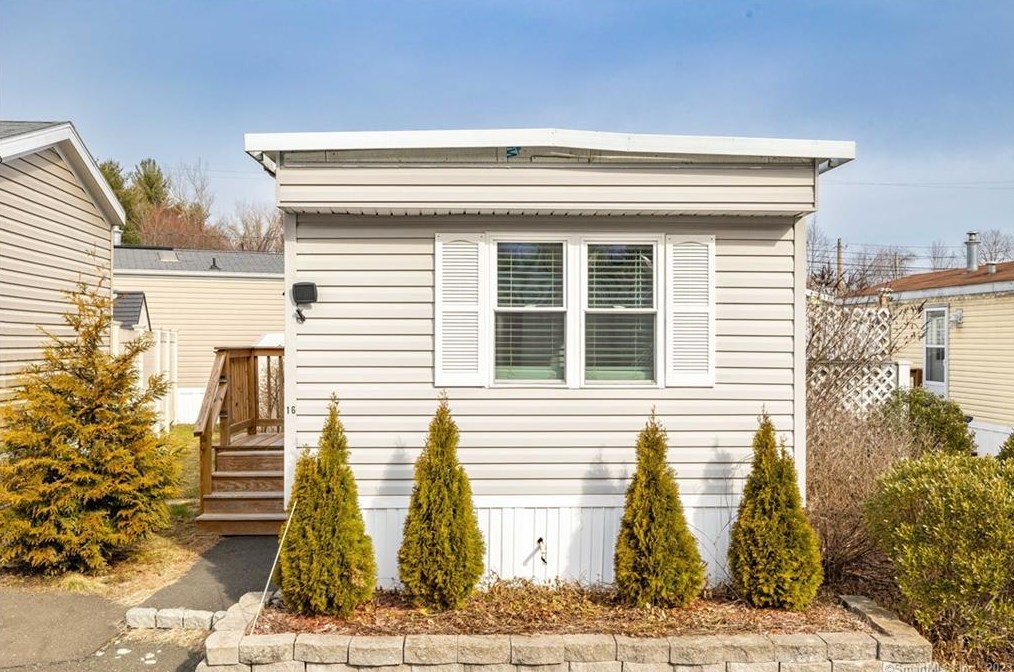 301 S Main St #16a, Newtown, CT 06470