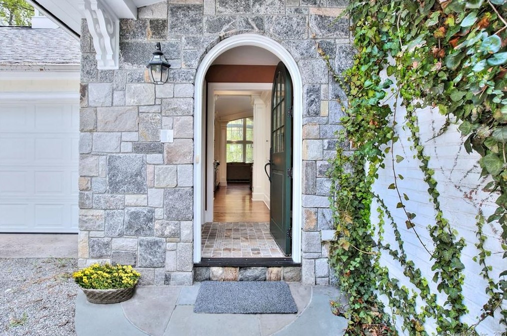 229 Smith Ridge Rd, New Canaan, CT 06840