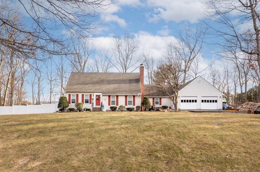 60 Saddle Rd, Waterbury, CT 06716