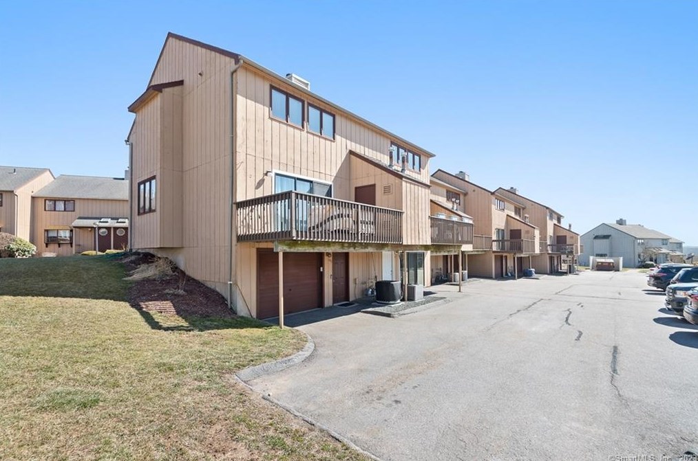 199 Skyview Dr, Cromwell CT  06416-1841 exterior