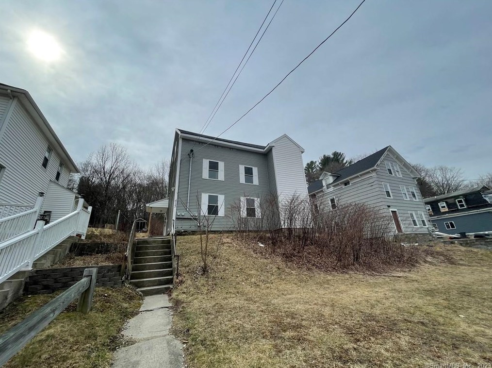 415 School St, Putnam, CT 06260