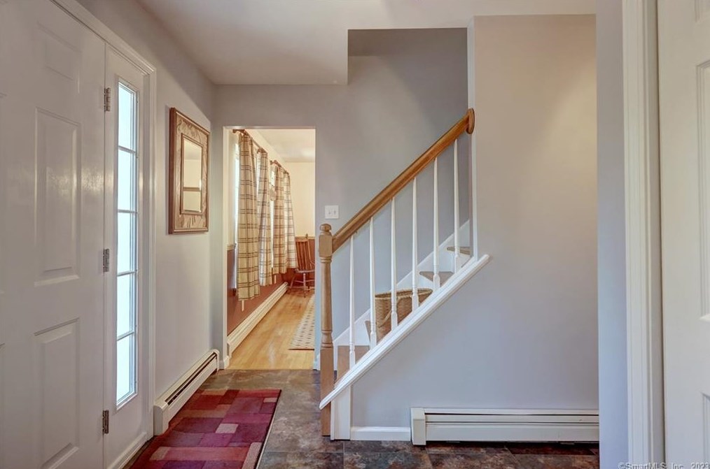 16 Applegate Ln, Upper Stepney, CT 06468