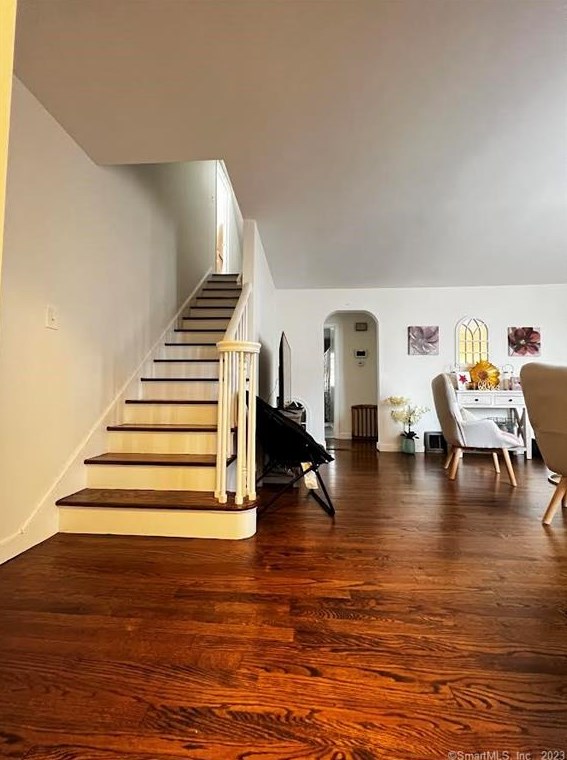 35 Newport Ave, Stratford, CT 06615-5621